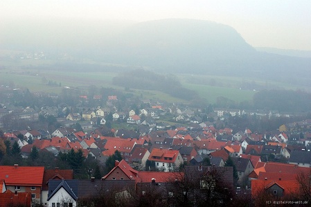 herbstliches Hoof im Nebel