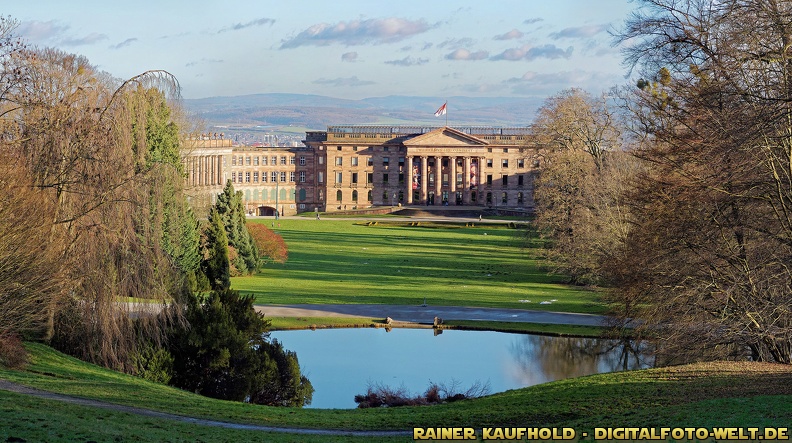 Wunderbares, sonniges Wetter heute (9. Januar 2016) im Bergpark Kassel-Wilhelmshöhe mit Blick auf das Schloss. Panorama aus 5 Fotos freihand.
Schloss-1920.jpg