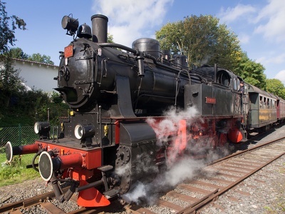 Naumburger Kleinbahn im Bahnhof Hoof